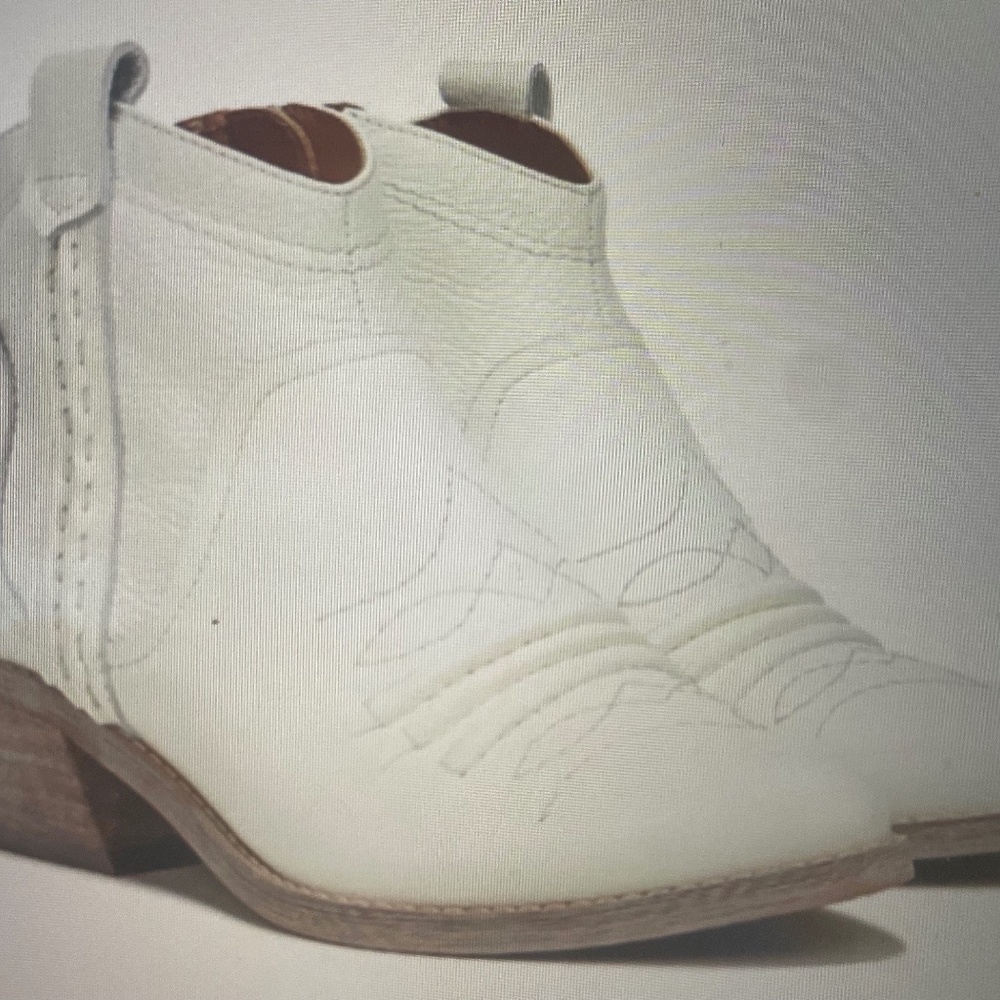 NEW ZODIAC WHITE COWBOY BOOTIES